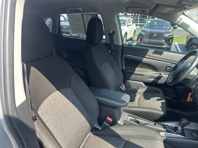 Used 2023  Mitsubishi 2.0 LE image 28