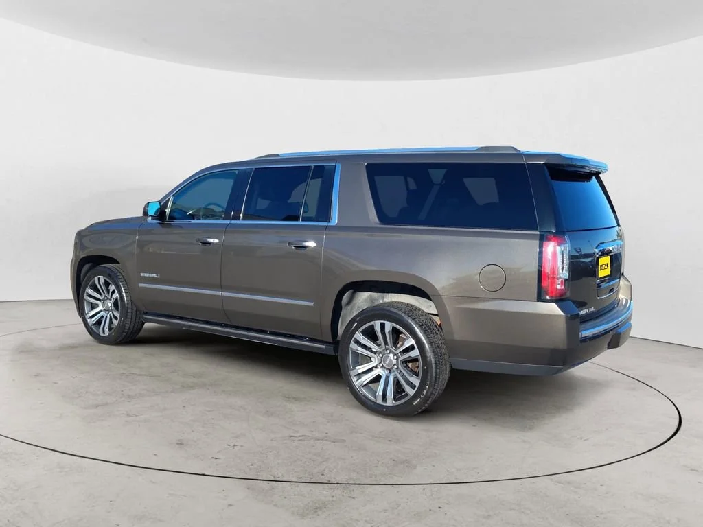 Used 2019 SMOKEY QUARTZ METALLIC GMC Denali image 3