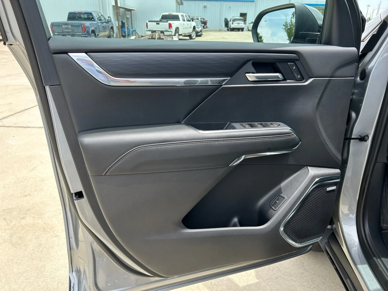 New 2026 Sterling Metallic GMC Elevation image 10