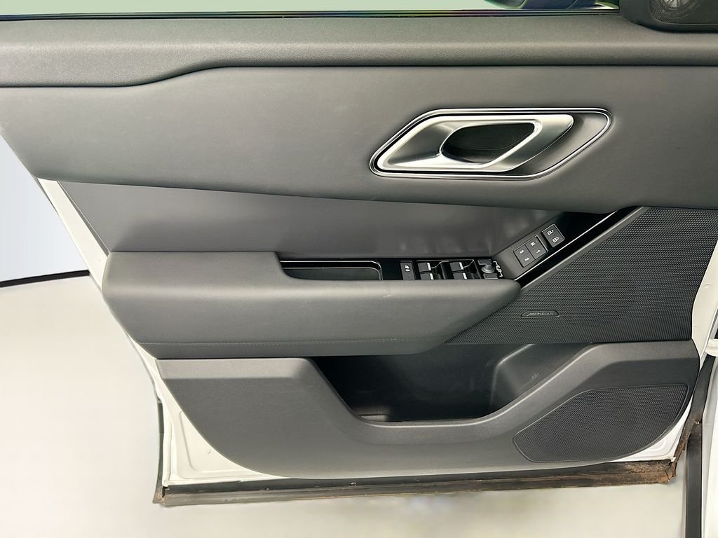 Certified Used 2026 Fuji White Land Rover S image 23