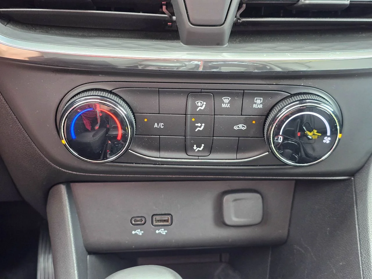 Used 2025 Moonstone Gray Buick Preferred image 15