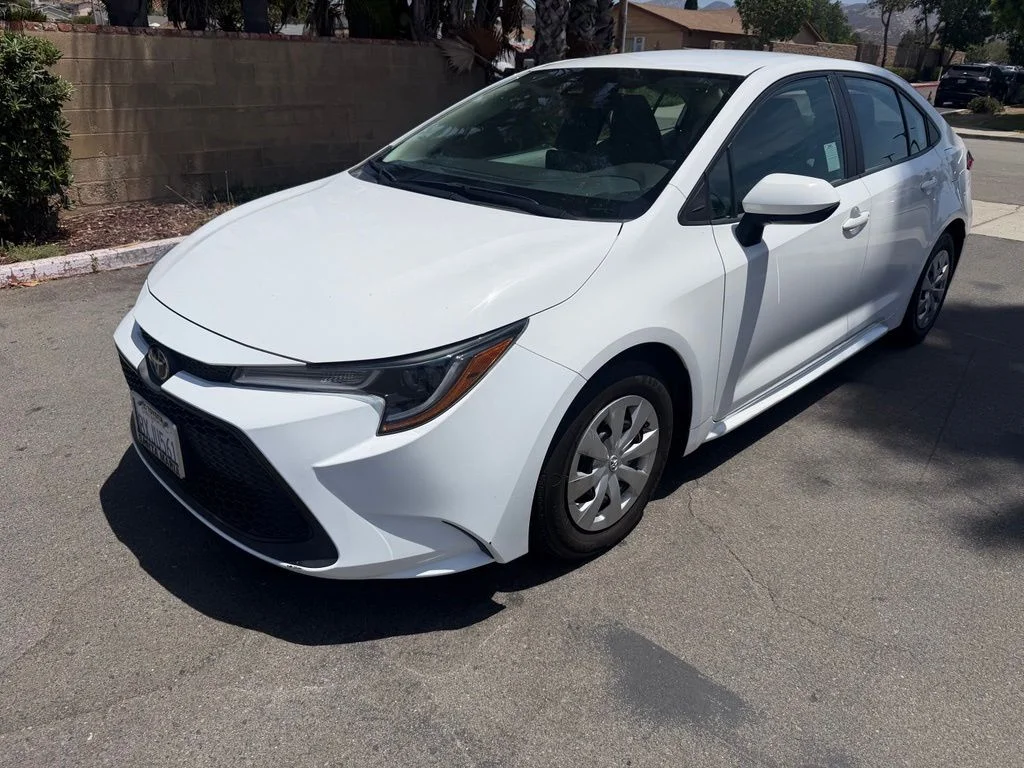 Used 2021 White Toyota L image 5
