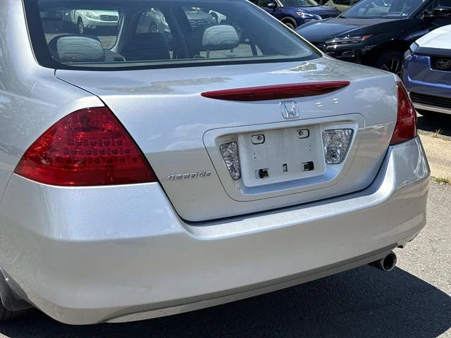Used 2007 Silver Honda SE image 10