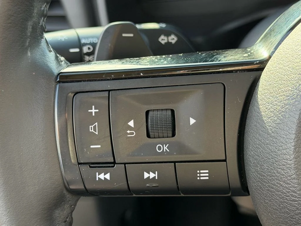 Used 2023 Blue Nissan Platinum image 26