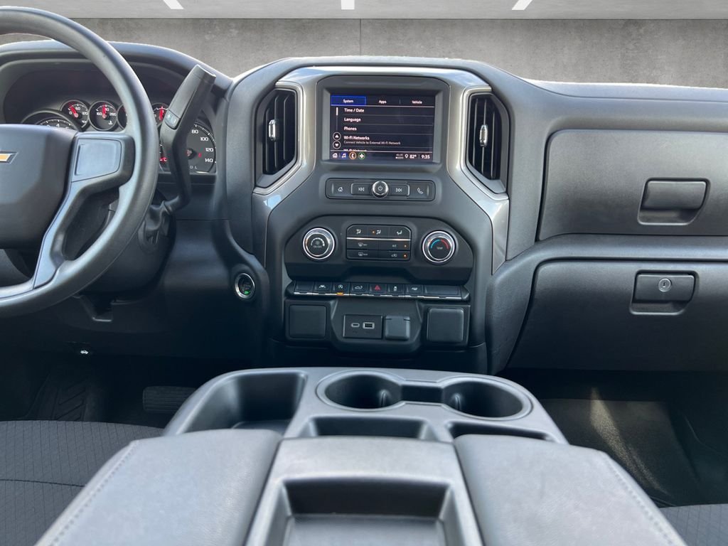 Used 2025 White Chevrolet Custom image 3