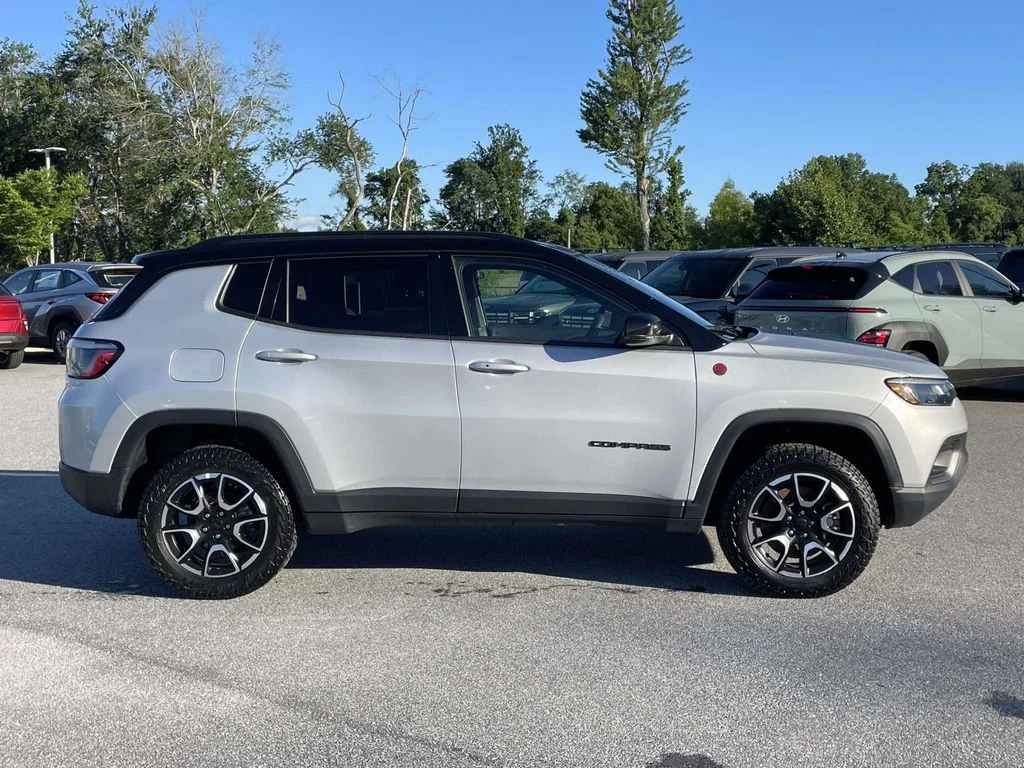 Used 2024 Silver Zynith Metallic Clearcoat Jeep Trailhawk image 30