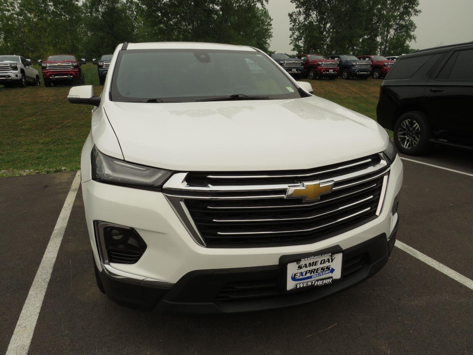Used 2023 Summit White Chevrolet LT image 4