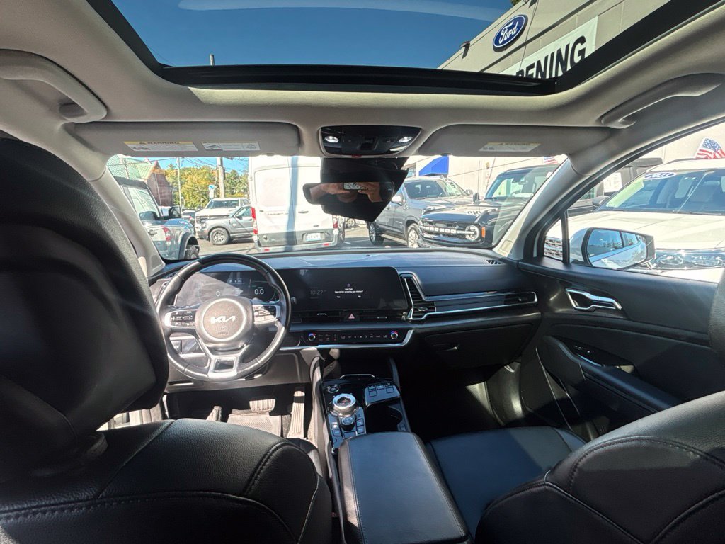Used 2023 White Kia EX image 22