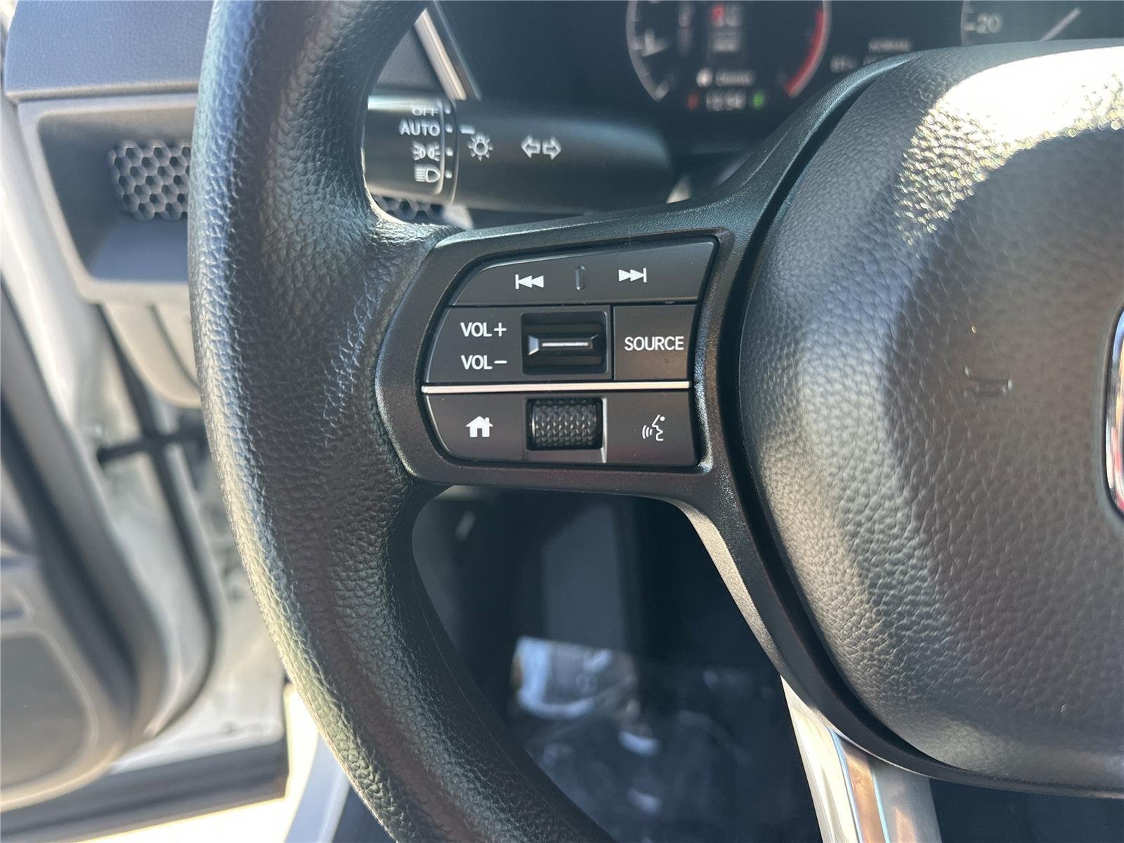 Used 2023 Platinum White Pearl Honda EX image 10