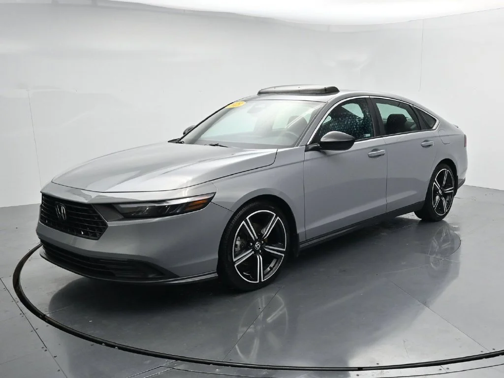 Used 2023  Honda Sport image 3