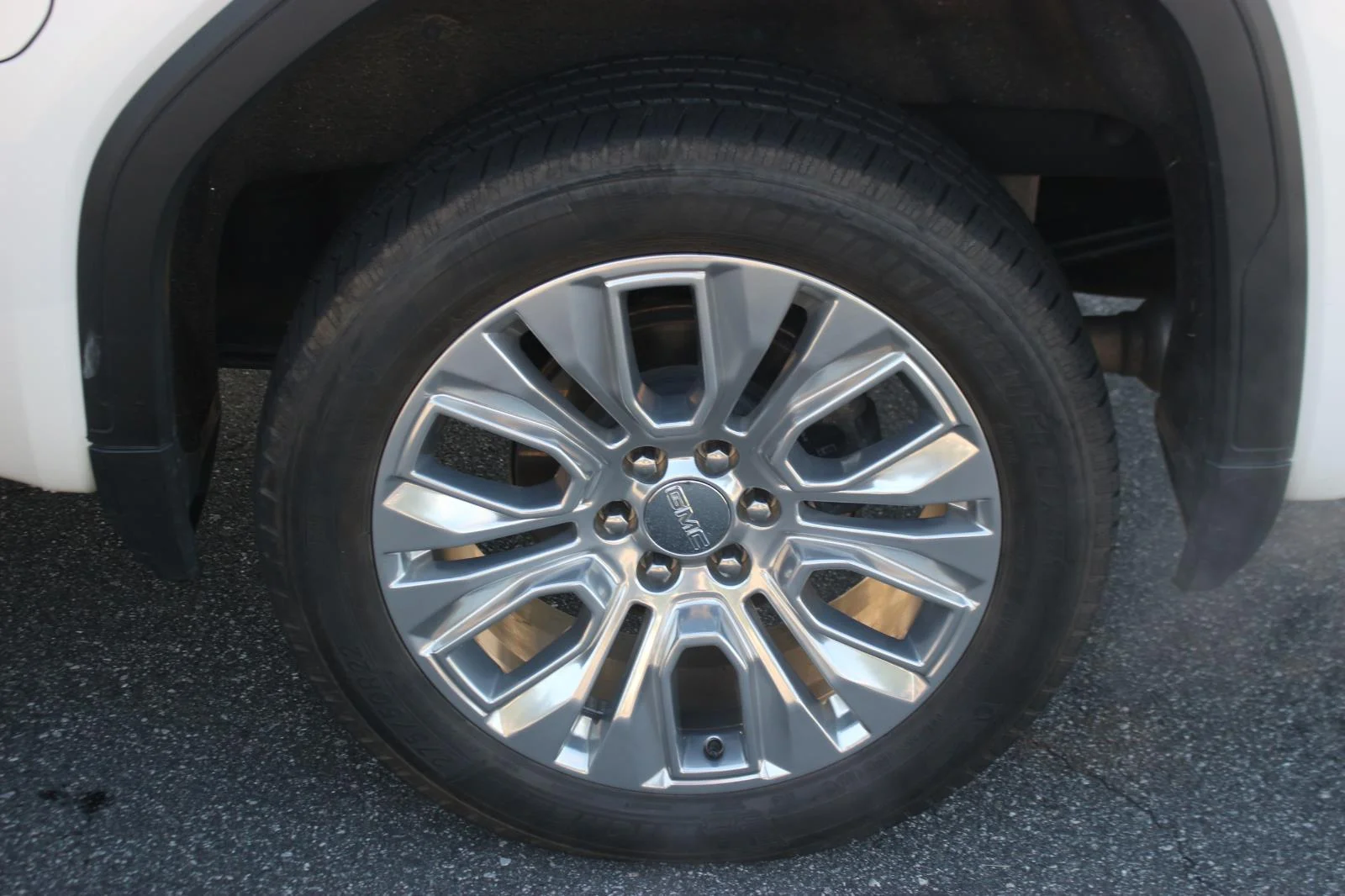 Used 2021 WHITE FROST TRICOAT GMC Denali image 39