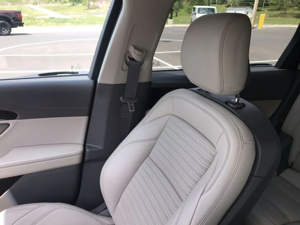 Used 2024 White Lincoln Reserve image 23