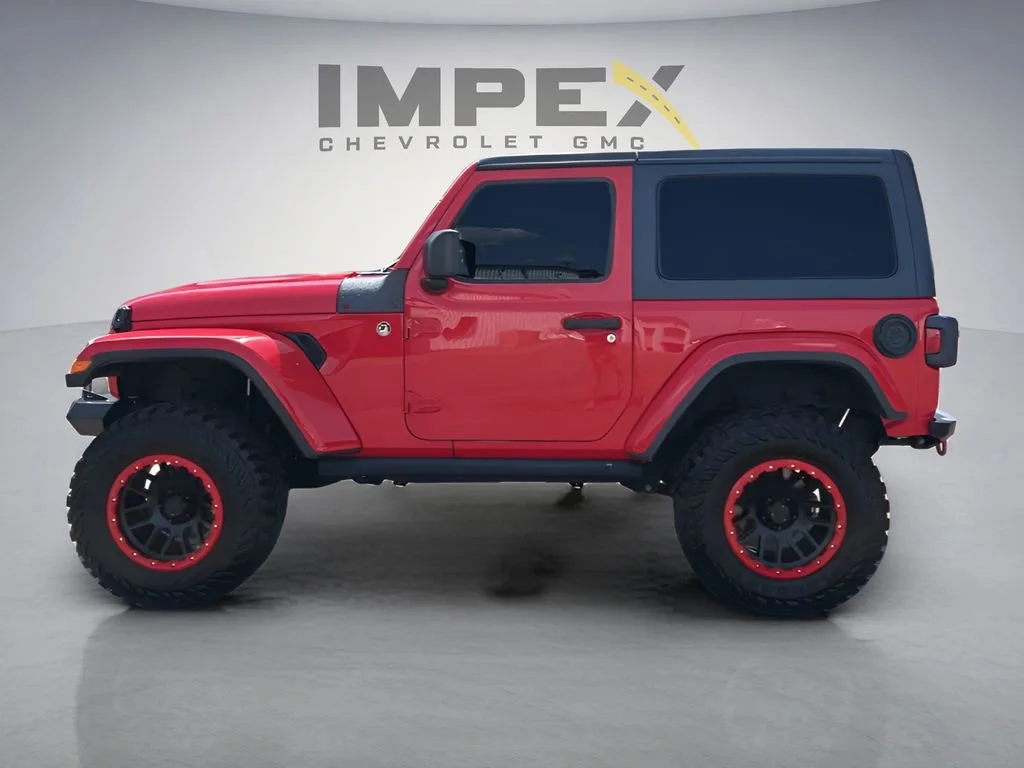 Used 2019  Jeep Sport image 2