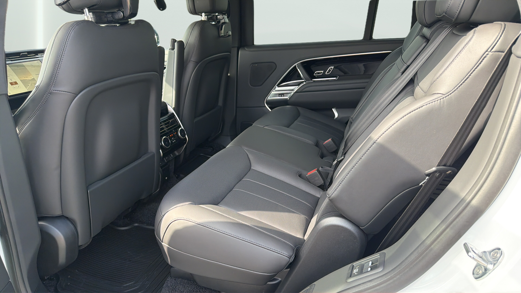 New 2026 Fuji White Land Rover SE image 18