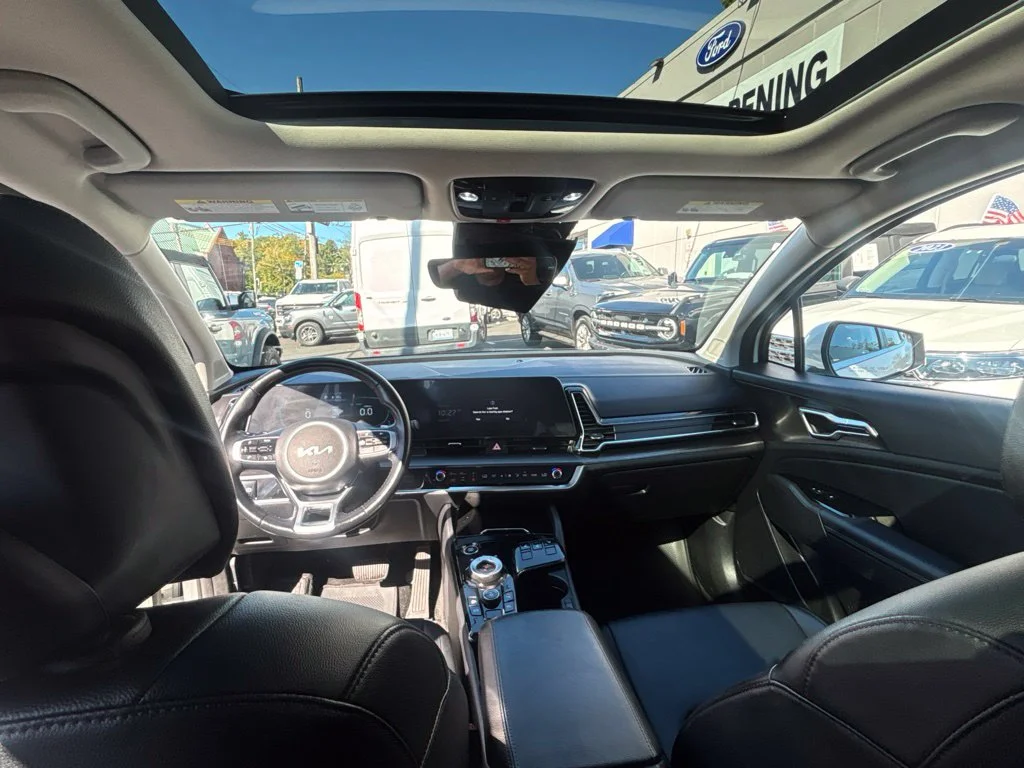 Used 2023 White Kia EX image 22