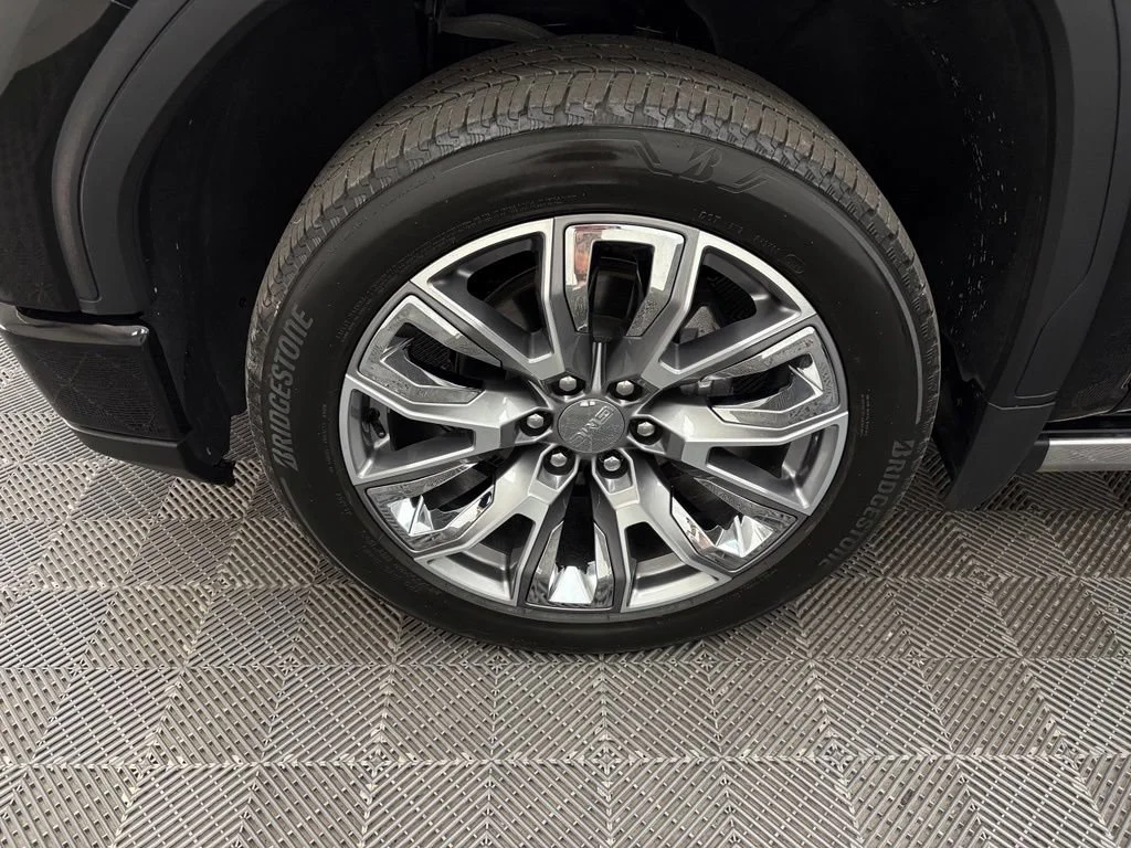 Used 2024 Onyx Black GMC Denali image 17