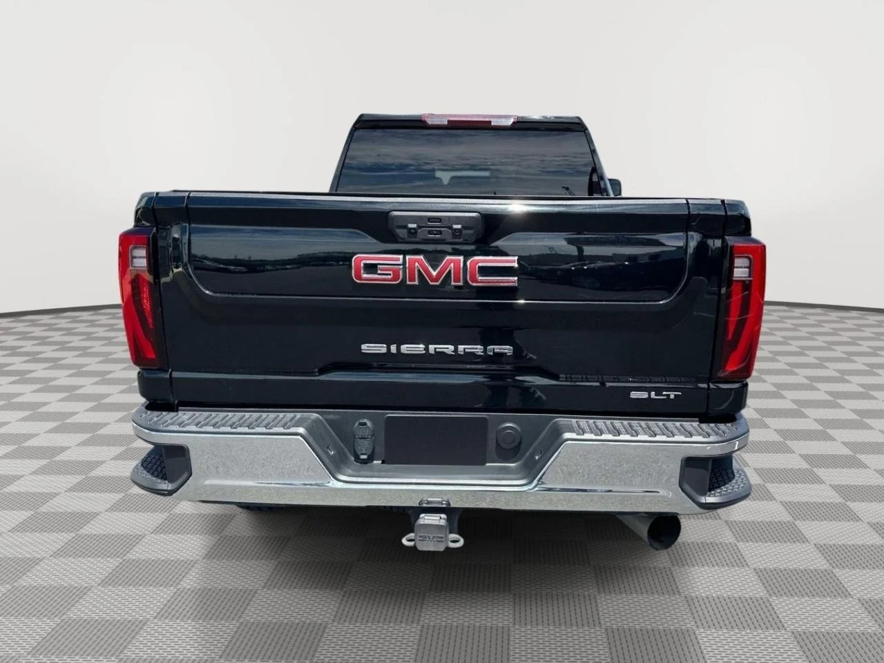 Used 2024 Onyx Black GMC 4WD Crew Cab Standard Bed SLT image 4