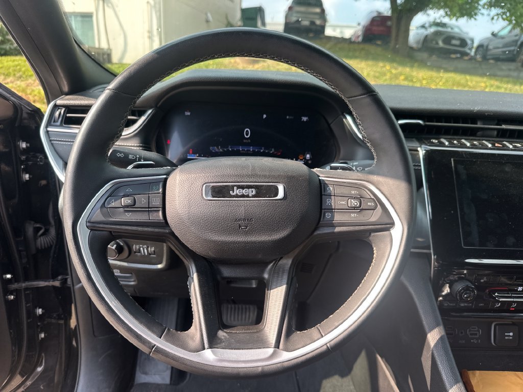 Used 2024 Black Jeep Altitude image 39