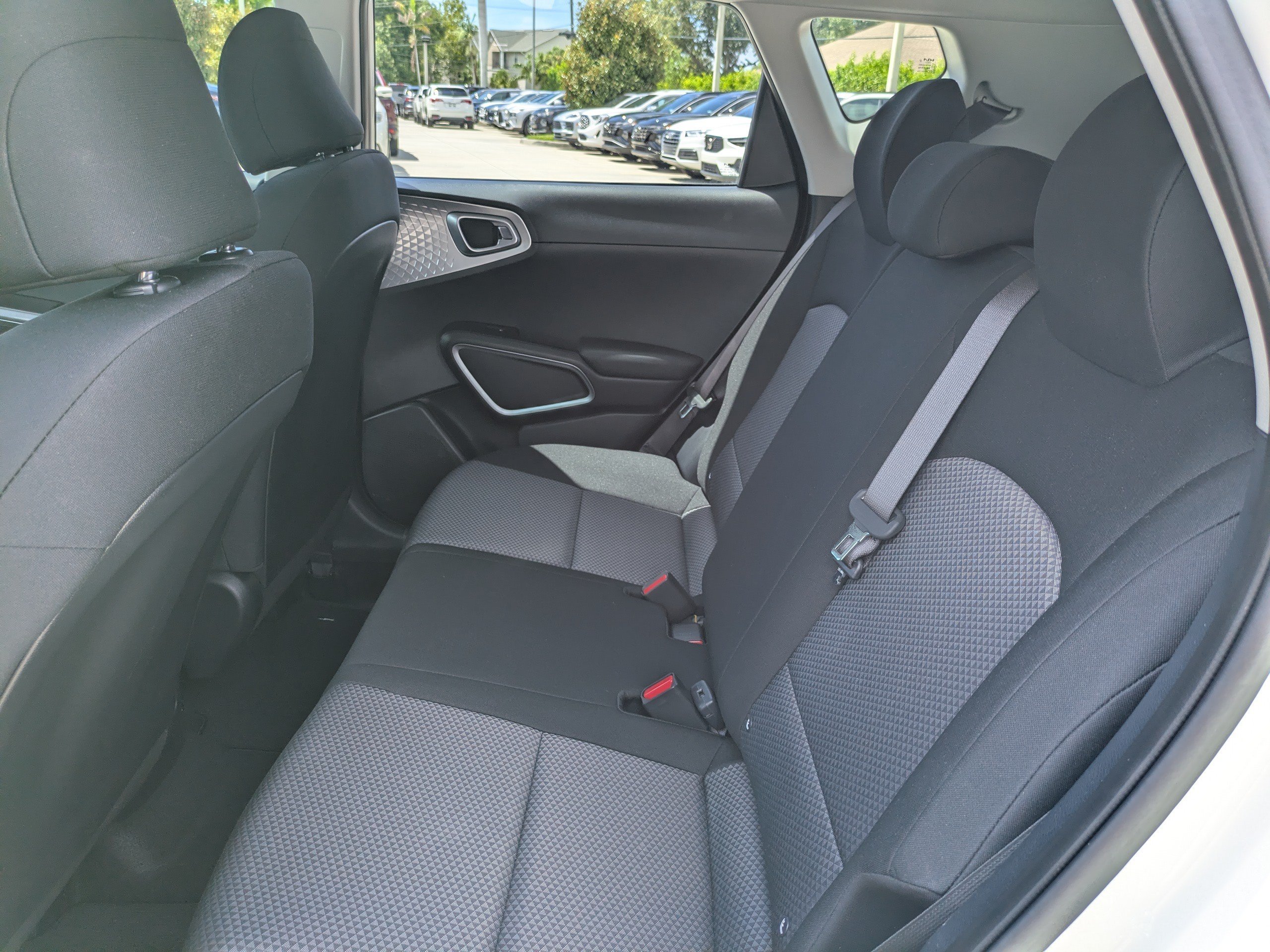 2025 Kia Soul S - Photo 12