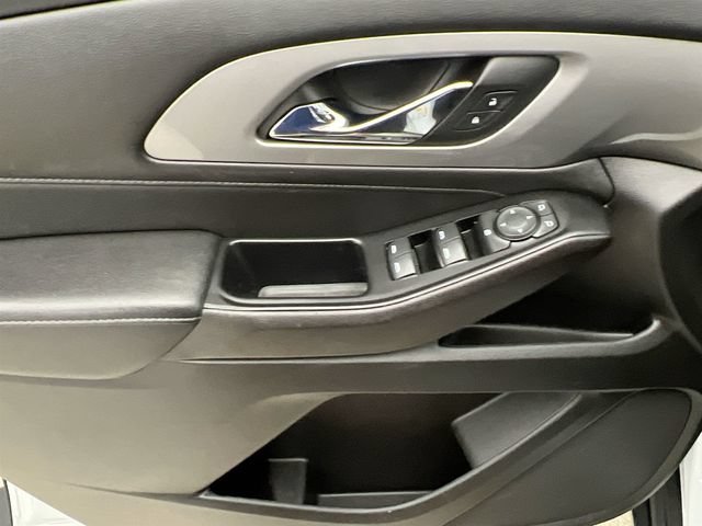 Used 2023 SUMMIT WHITE Chevrolet LT Cloth image 21
