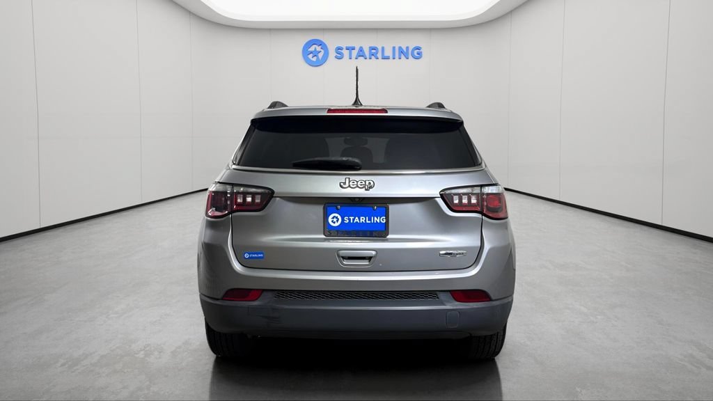 Used 2020 Silver Jeep Latitude FWD image 7
