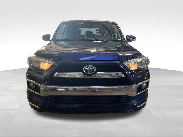 Used 2018  Toyota  image 9