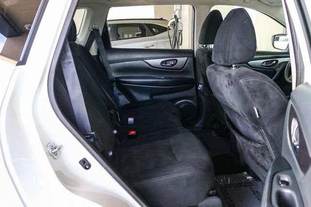 Used 2016 White Nissan SV image 17