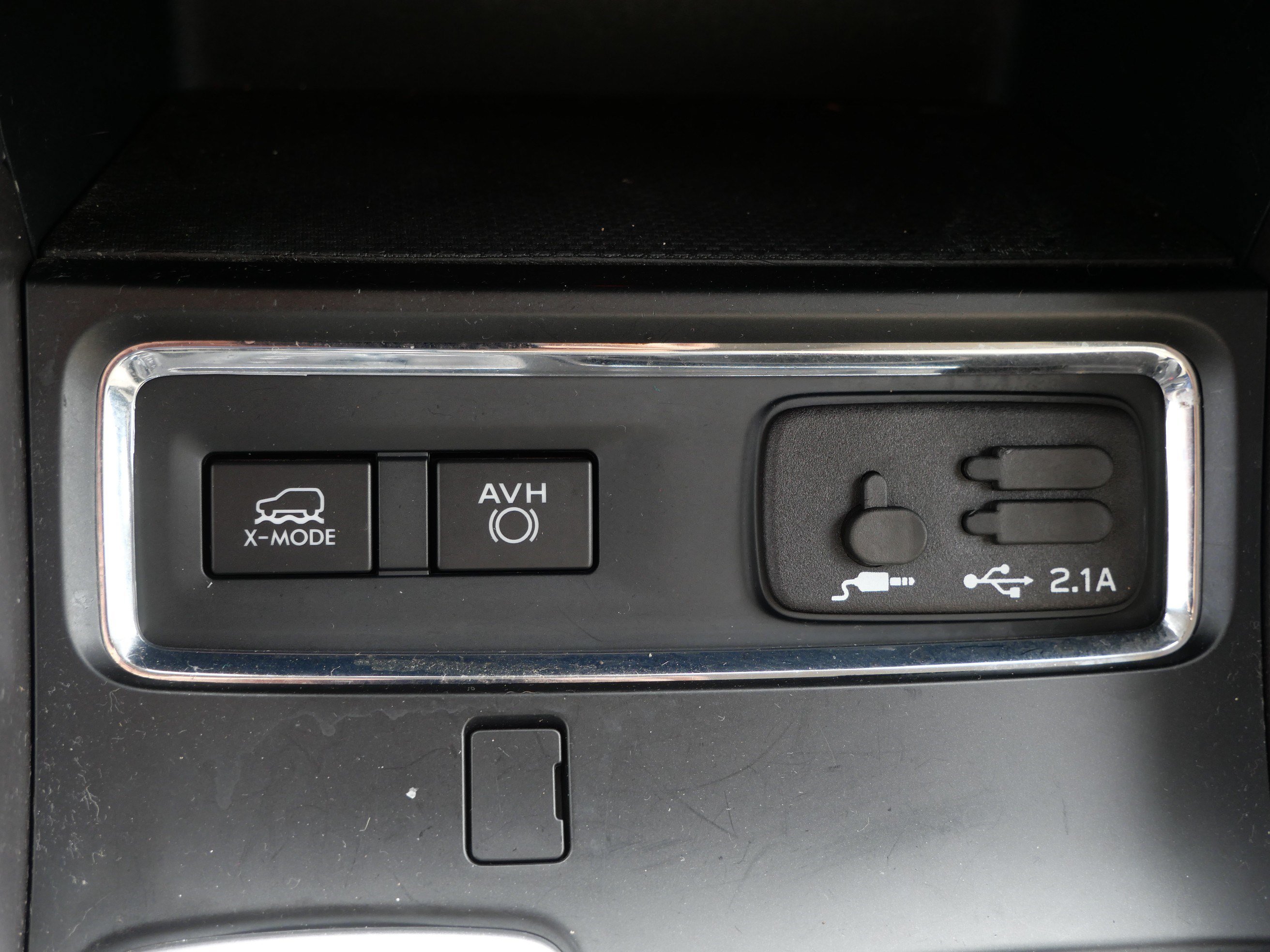 Used 2022 Crystal White Pearl Subaru Premium image 32