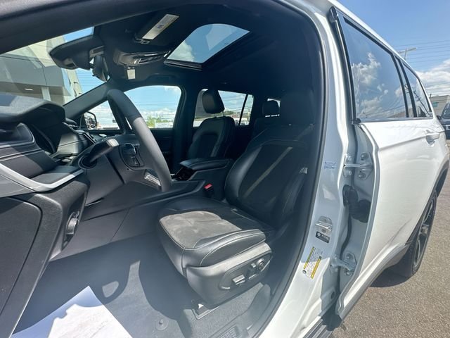 Used 2023 White Jeep Altitude image 13