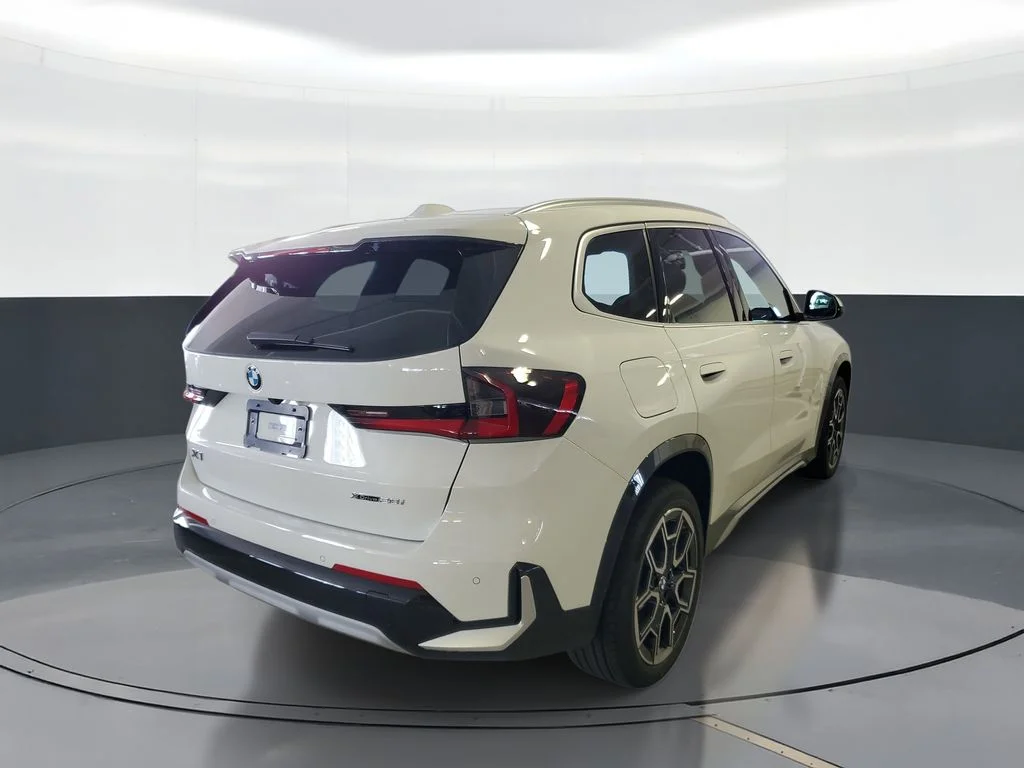 Used 2026 Alpine White BMW xDrive28i image 3
