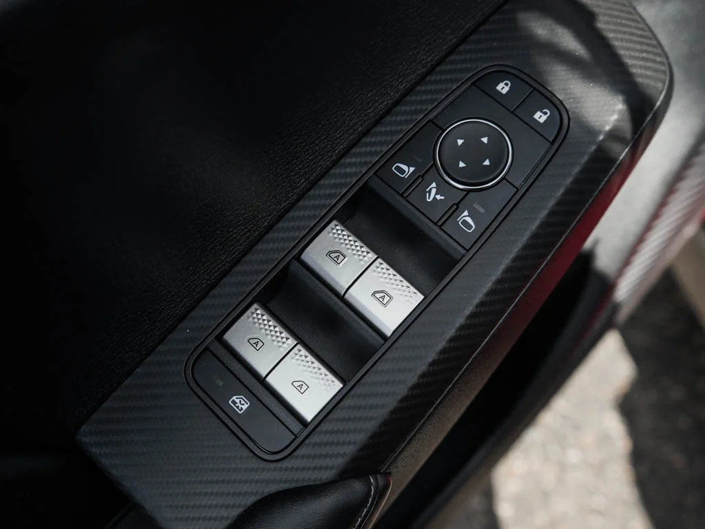 2025 Mitsubishi Outlander Plug-in Hybrid SE - Photo 17