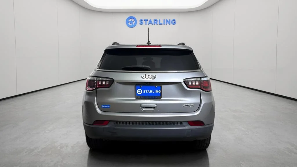Used 2020 Silver Jeep Latitude FWD image 7