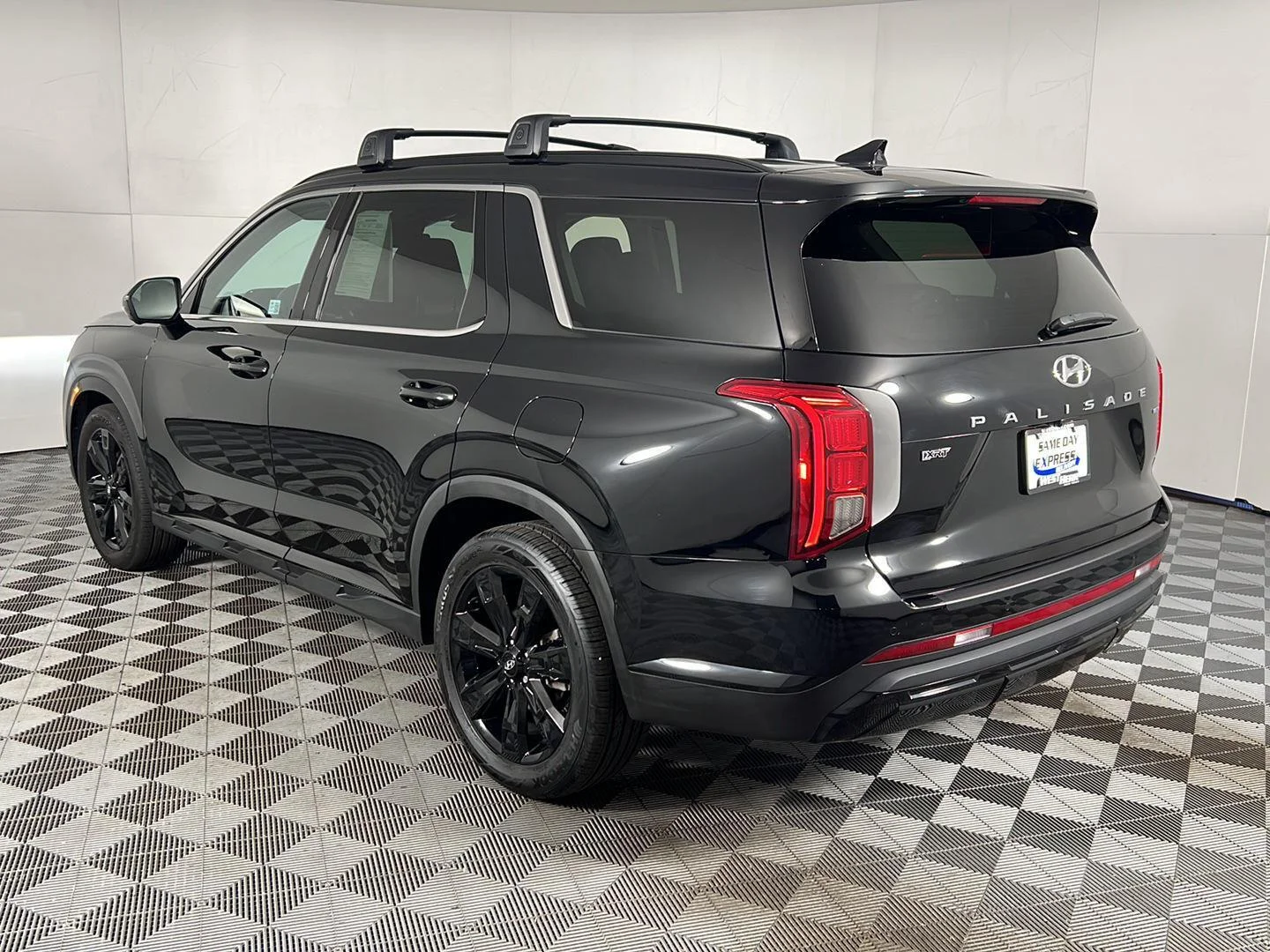 Used 2025 Abyss Black Pearl Hyundai XRT image 4