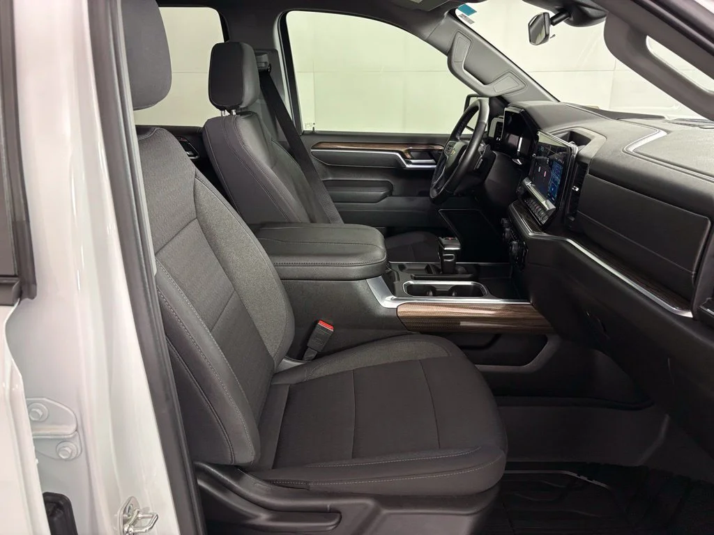 Used 2026 White Chevrolet LT image 43