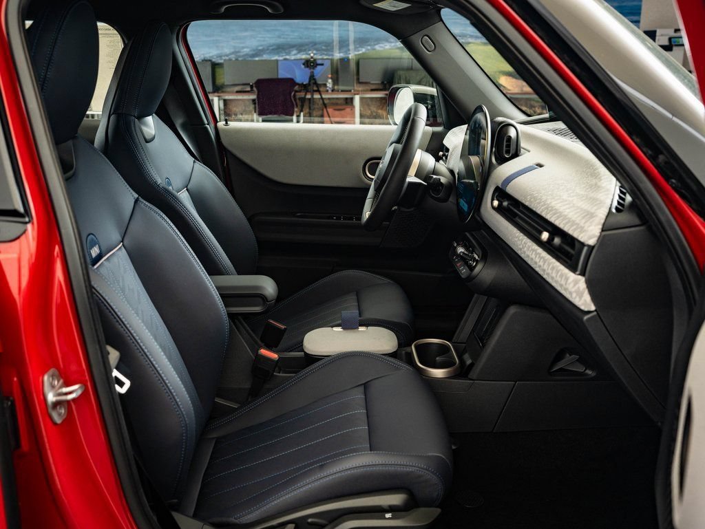 Used 2026 Chili Red MINI Signature image 20