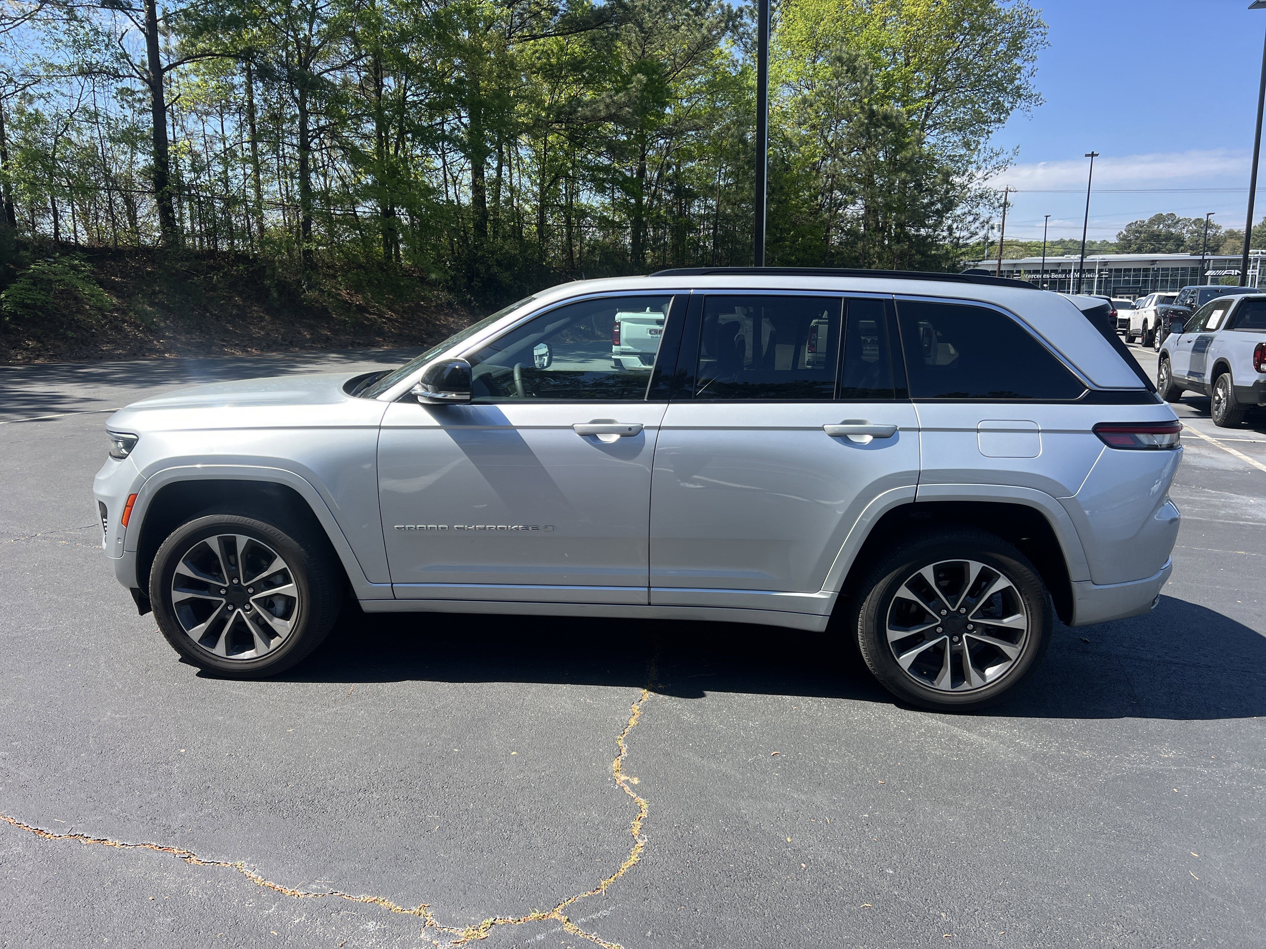 Used 2024 Silver Zynith Jeep Overland image 4
