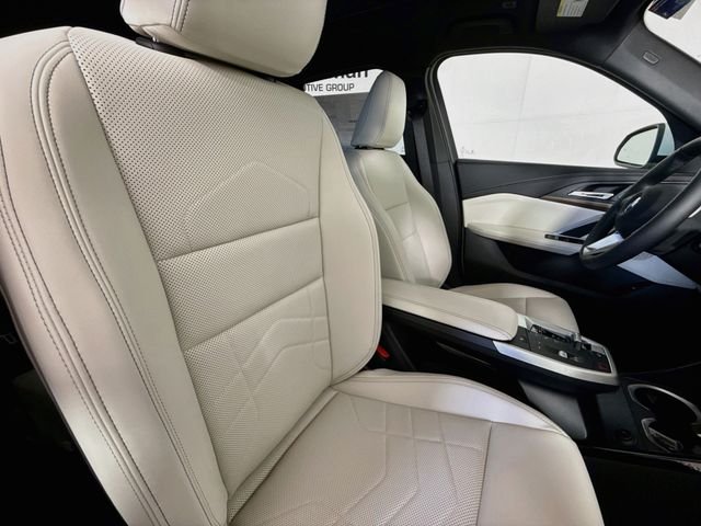 New 2026 White Metallic BMW xDrive28i image 28