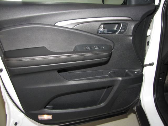 Certified Used 2023 Platinum White Pearl Honda RTL-E image 43
