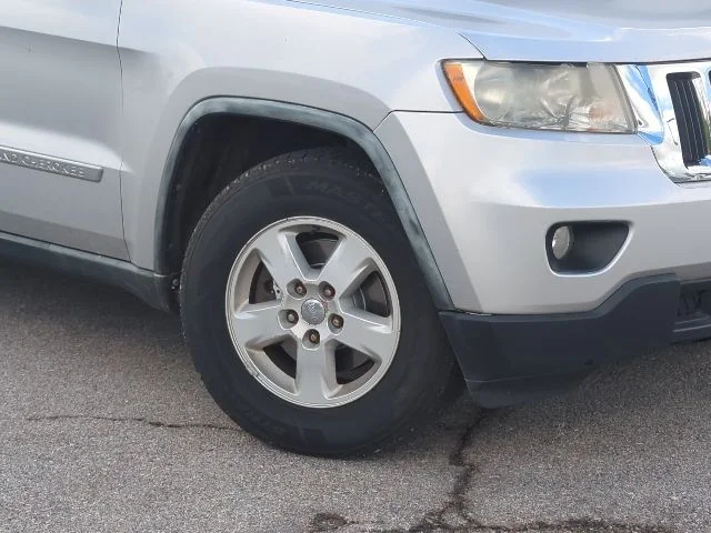 Used 2011 Silver Jeep Laredo image 3