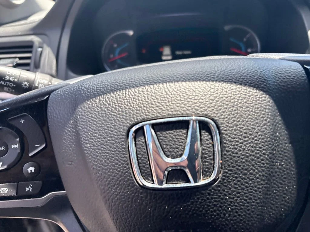 Used 2021 Silver Honda Touring image 23