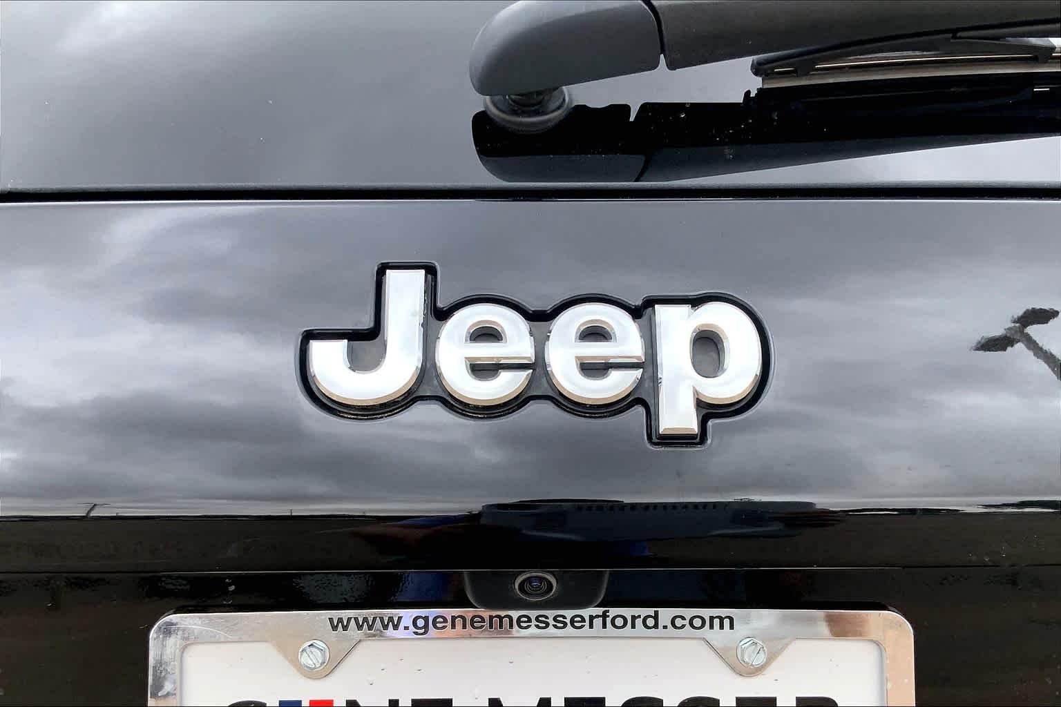 Used 2019 Diamond Black Crystal Pearlcoat Jeep Latitude Plus image 31