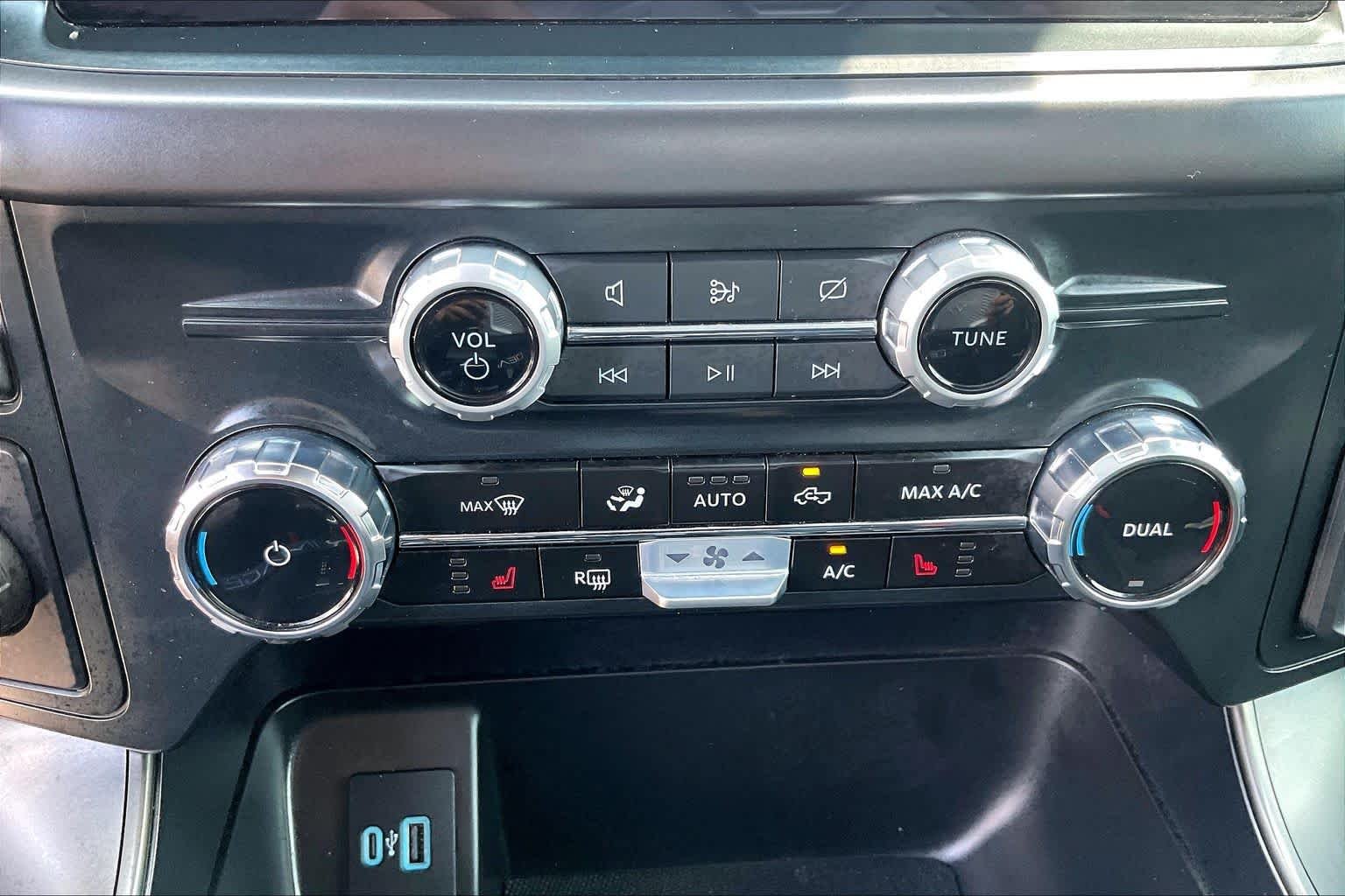 Used 2024 Antimatter Blue Ford XLT image 32
