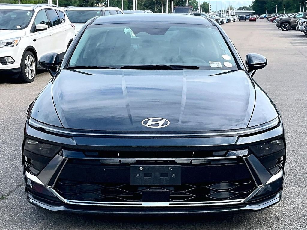Used 2024 Gray Hyundai SEL image 2