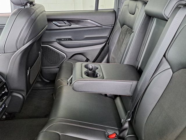 Used 2022 White Jeep Altitude image 28