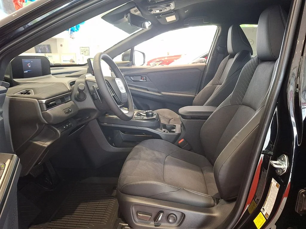 2026 Toyota C-HR XSE - Photo 12