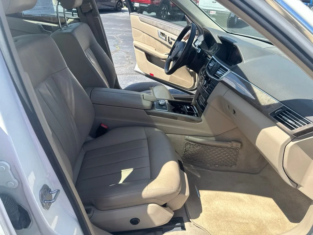 Used 2010 Diamond White Metallic Mercedes-Benz E 350 image 33