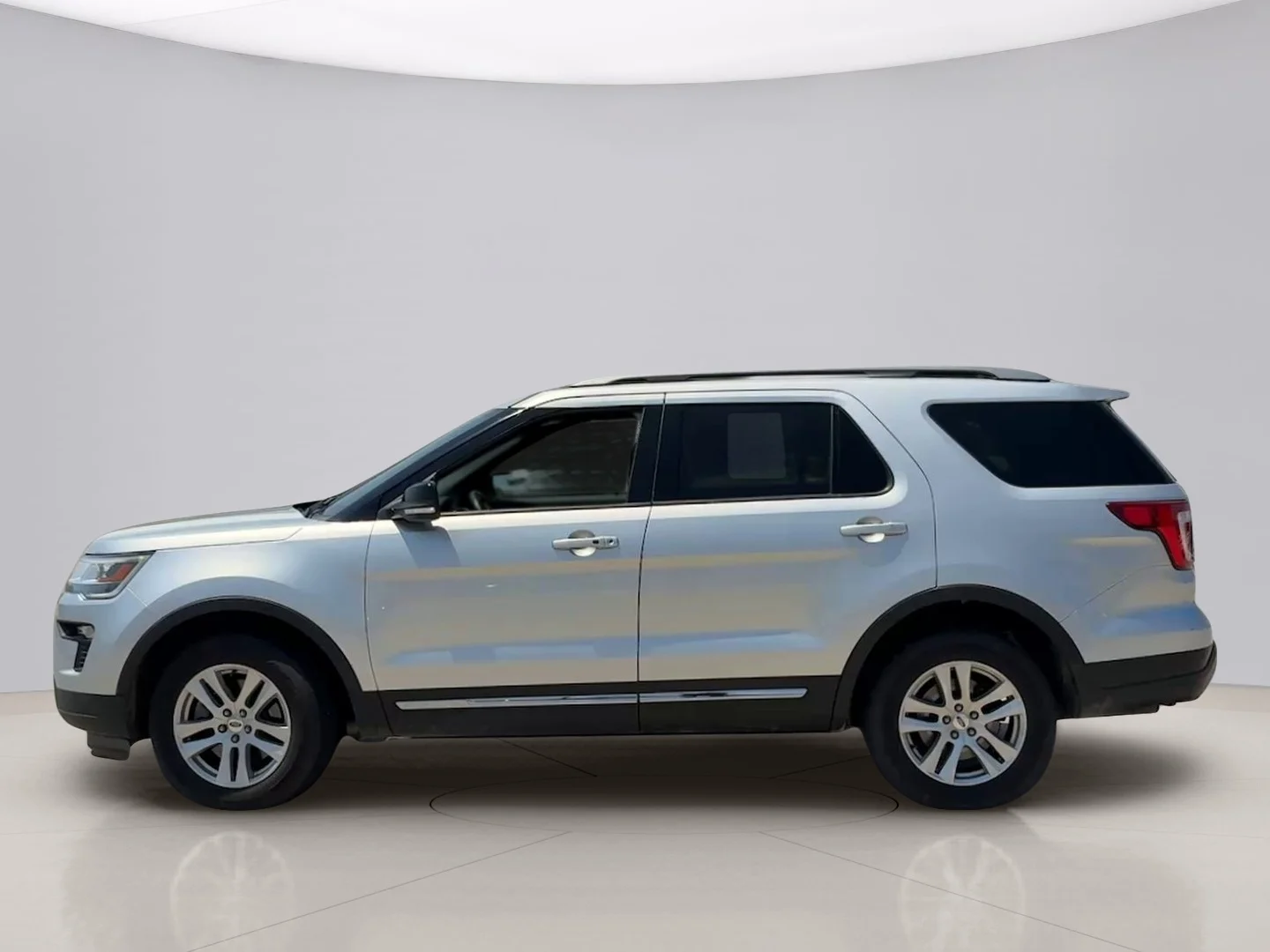 Used 2018 Silver Ford XLT image 2