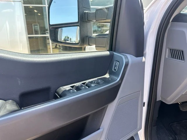 Used 2025 Oxford White Ford XLT image 13