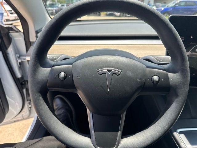 Used 2022  Tesla Base image 6