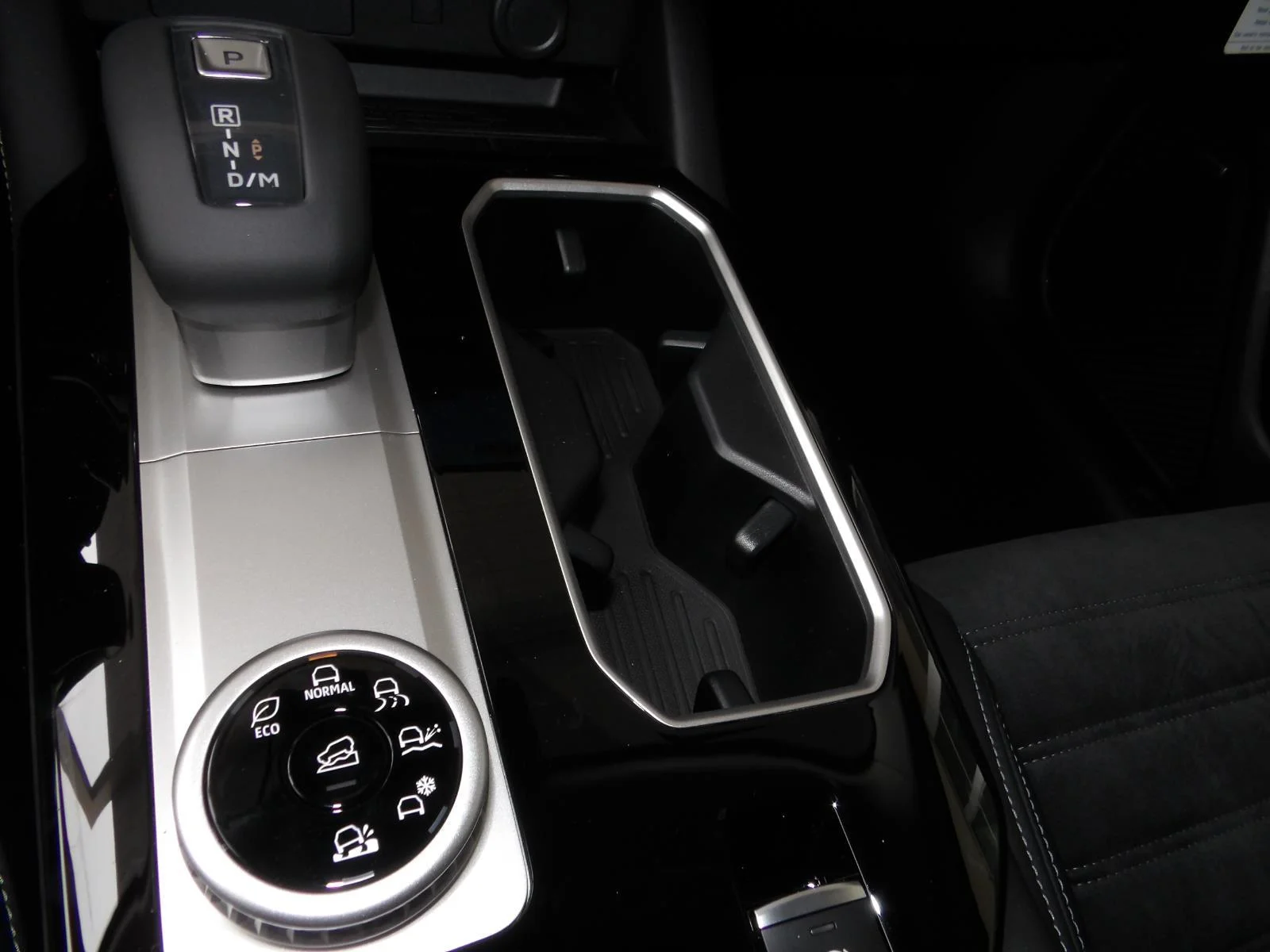 New 2026 Graphite Gray Mitsubishi SE image 21